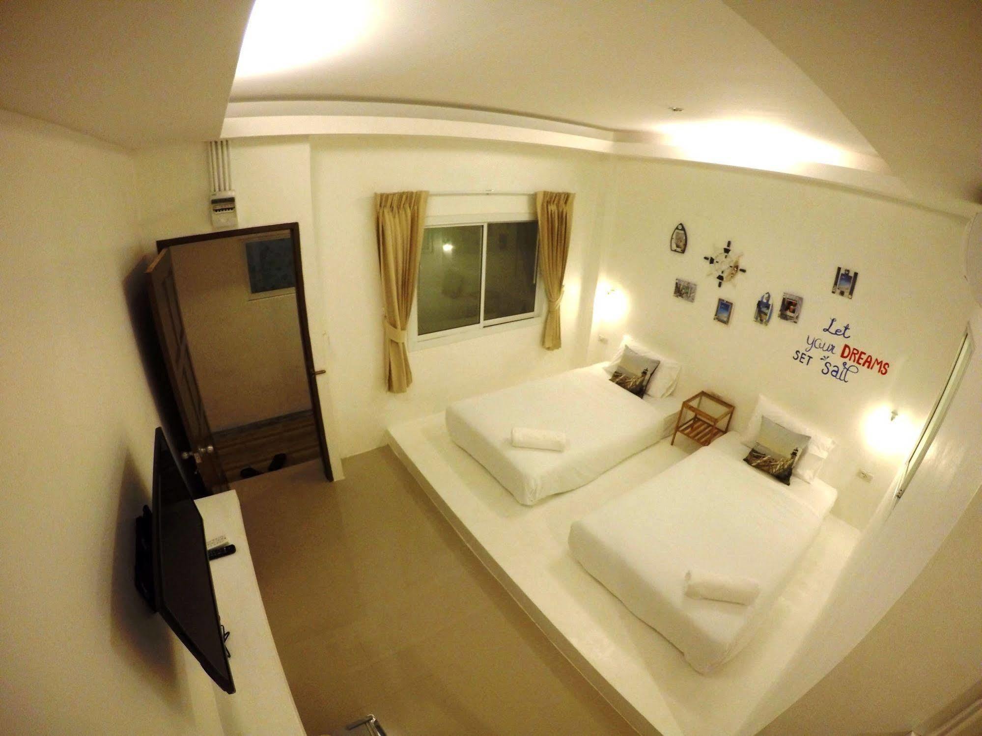 At We Hotell Patong