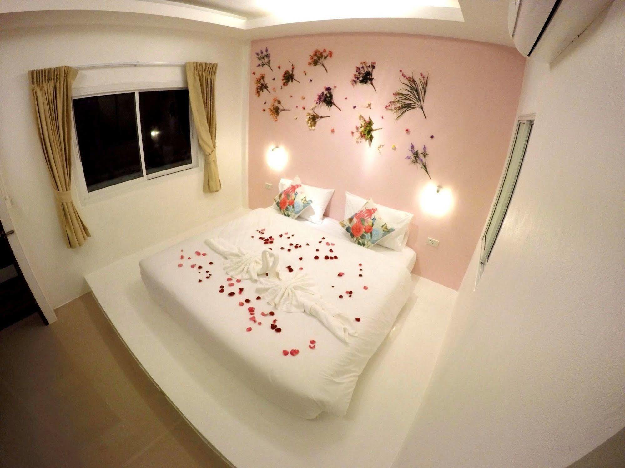 Hotell At We